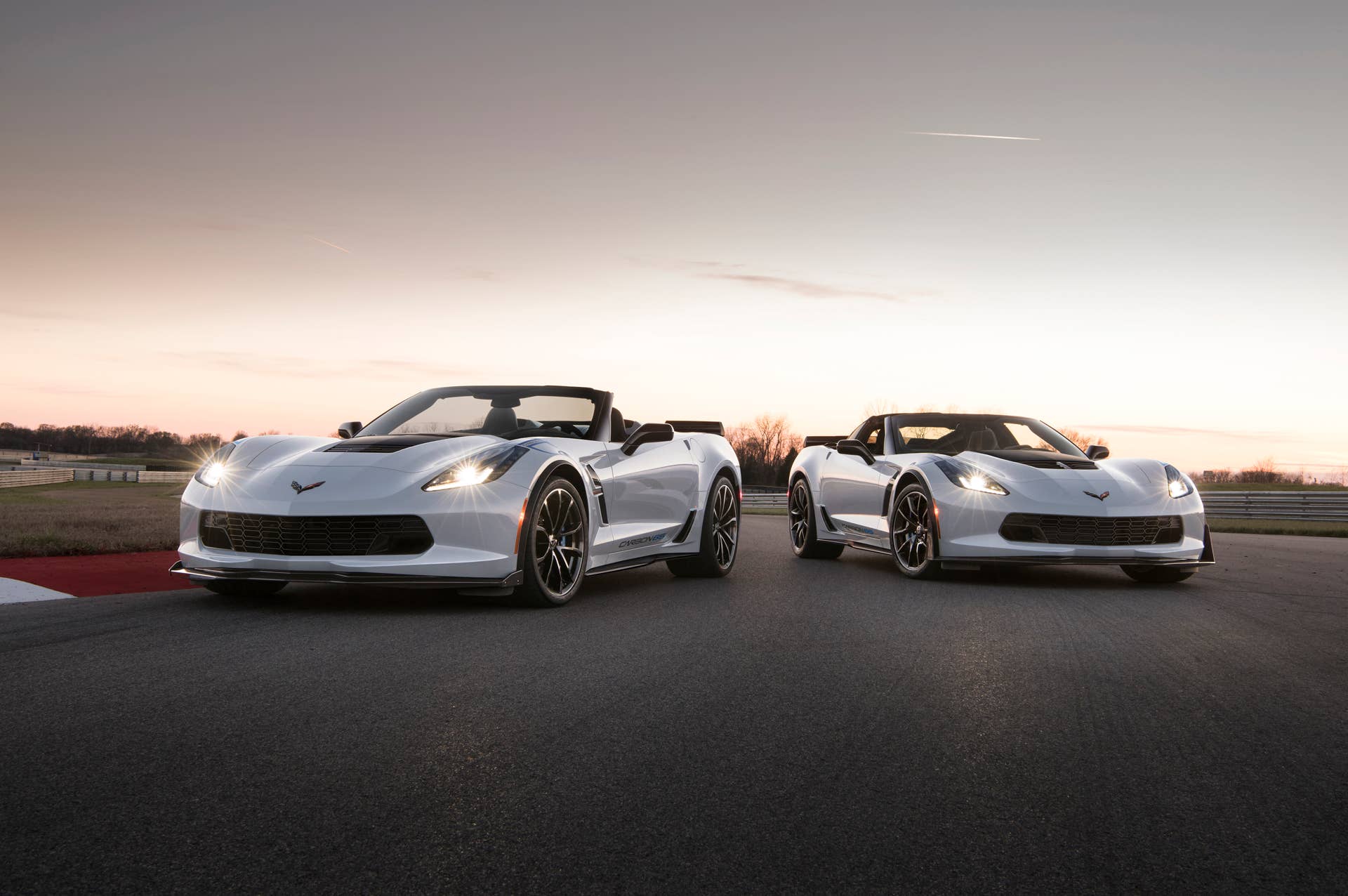 Limited to 650 vehicles globally, and available on Grand Sport 3LT and Z06 3LZ trims, the Carbon 65 Edition features visible carbon fiber exterior elements, a new Ceramic Matrix Gray exterior color and special interior appointments, including a new carbon fiber-rimmed steering wheel.