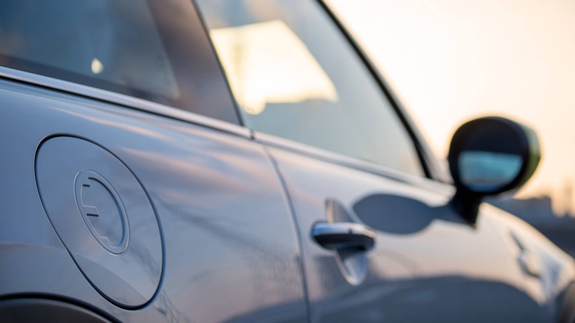 Mini Cooper SE electric hatchback charge door
