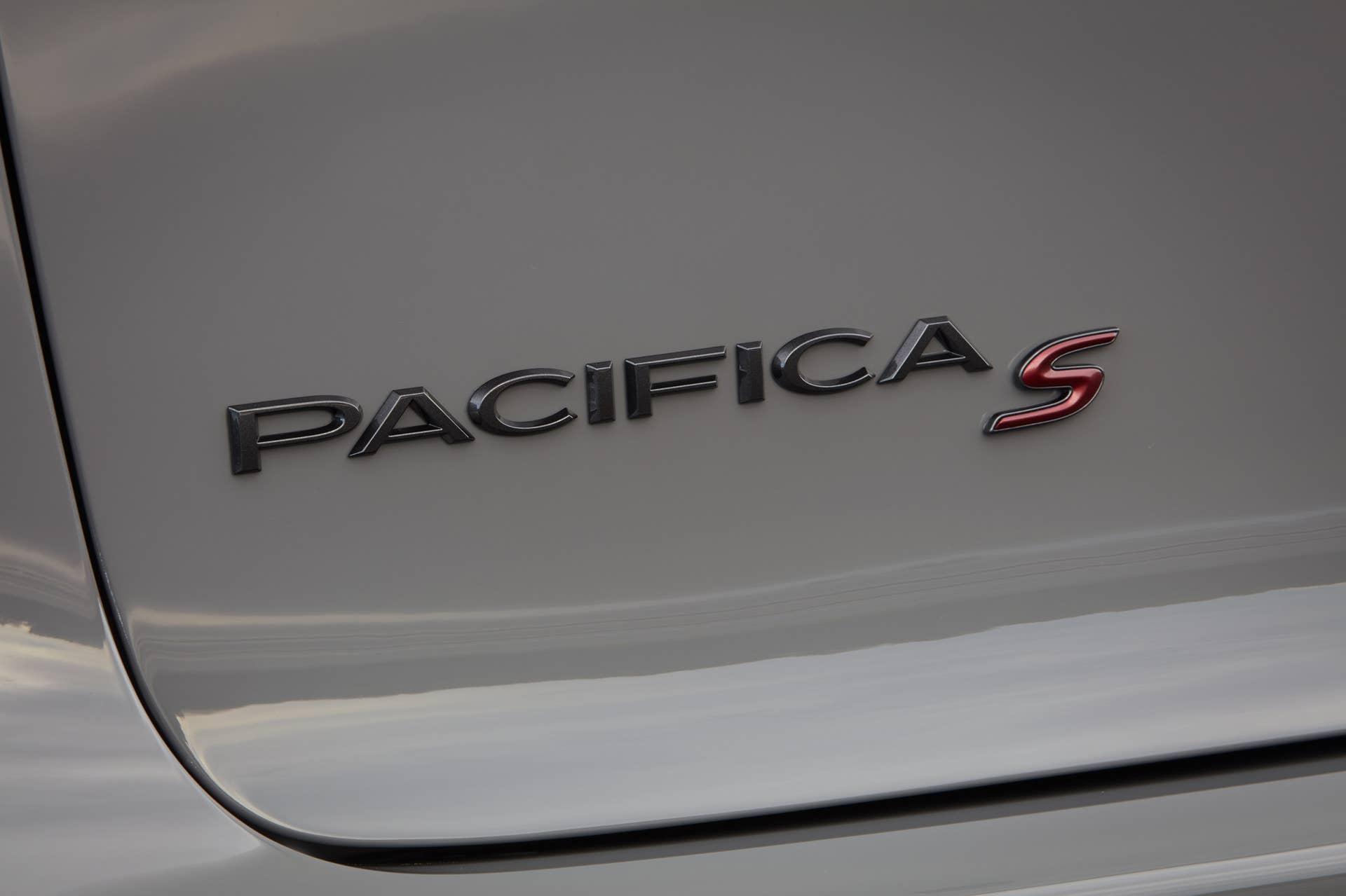 Chrysler Pacifiac Red S