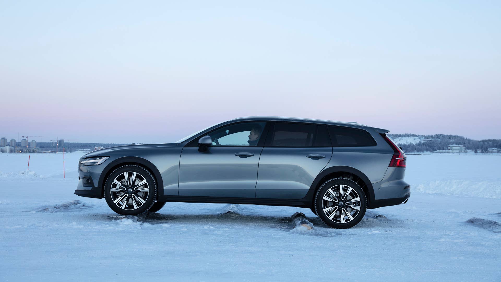 2020 Volvo V60 Cross Country