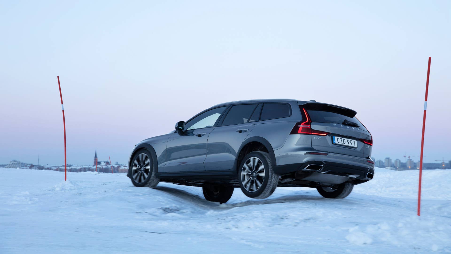 2020 Volvo V60 Cross Country