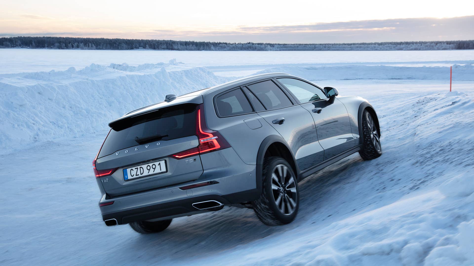 2020 Volvo V60 Cross Country