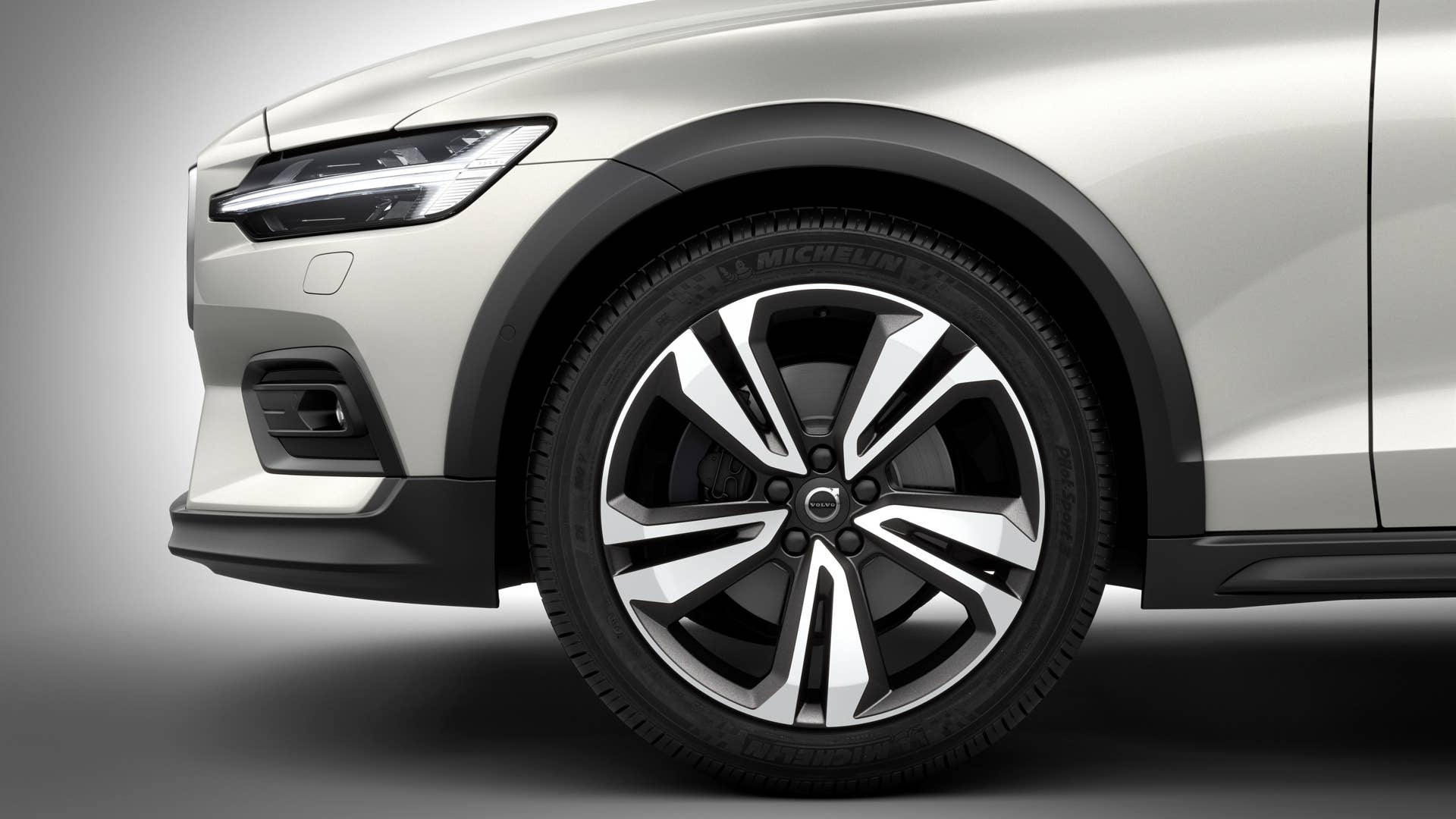 New Volvo V60 Cross Country exterior