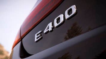 Das neue Mercedes-Benz E400 4MATIC Cabriolet: rubelitrot ; designo Leder Nappa macchiatobeige/tizianrot.E400 4MATIC: Kraftstoffverbrauch kombiniert: 8,3 l/100 km; CO2-Emissionen kombiniert: 187 g/kmE400 4MATIC:The new Mercedes-Benz E400 4MATIC: rubellite red; designo nappa leather macchiato beige/tizian red.Fuel consumption combined: 8.3 l/100 km; CO2 emissions, combined: 187 g/km
