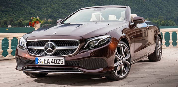 Das neue Mercedes-Benz E400 4MATIC Cabriolet: rubelitrot ; designo Leder Nappa macchiatobeige/tizianrot.E400 4MATIC: Kraftstoffverbrauch kombiniert: 8,3 l/100 km; CO2-Emissionen kombiniert: 187 g/kmE400 4MATIC:The new Mercedes-Benz E400 4MATIC: rubellite red; designo nappa leather macchiato beige/tizian red.Fuel consumption combined: 8.3 l/100 km; CO2 emissions, combined: 187 g/km