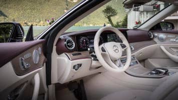 Das neue Mercedes-Benz E400 4MATIC Cabriolet: rubelitrot ; designo Leder Nappa macchiatobeige/tizianrot.E400 4MATIC: Kraftstoffverbrauch kombiniert: 8,3 l/100 km; CO2-Emissionen kombiniert: 187 g/kmE400 4MATIC:The new Mercedes-Benz E400 4MATIC: rubellite red; designo nappa leather macchiato beige/tizian red.Fuel consumption combined: 8.3 l/100 km; CO2 emissions, combined: 187 g/km
