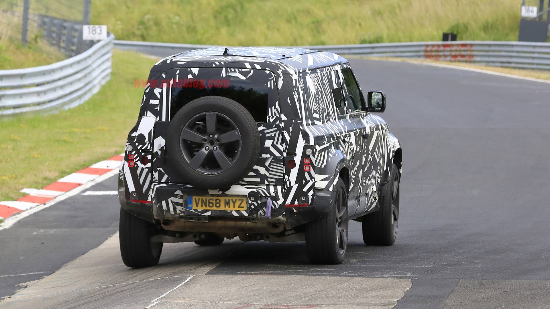 Photo of 2020 Land Rover Defender testing with camouflage