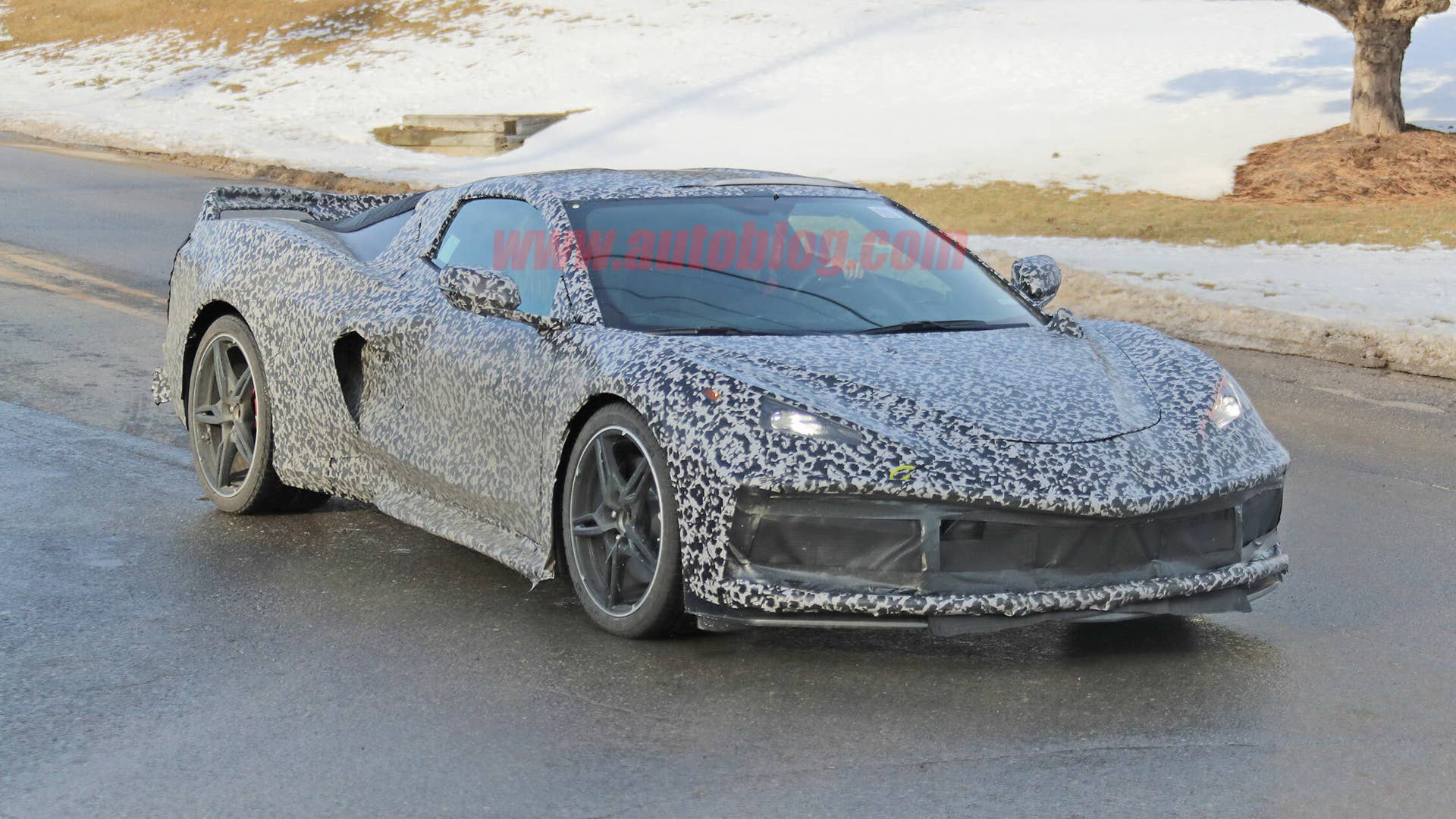 Mid-engine Corvette details