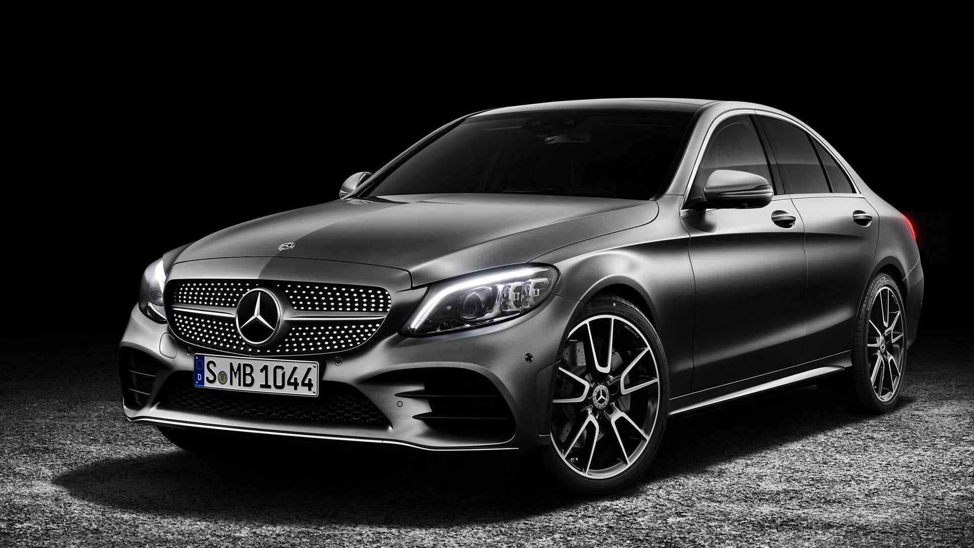 Mercedes-Benz C-Klasse Limousine AMG-Line, Exterieur: designo selenitgrau magno, Interieur: Leder platinweià pearl/schwarz // Mercedes-Benz C-Class Sedan AMG line, exterior: designo selenite grey magno, interior: platinium white pearl/black