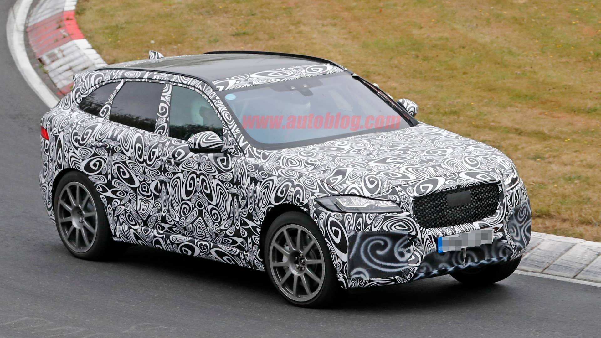 2019 Jaguar F-Pace R front right 3/4