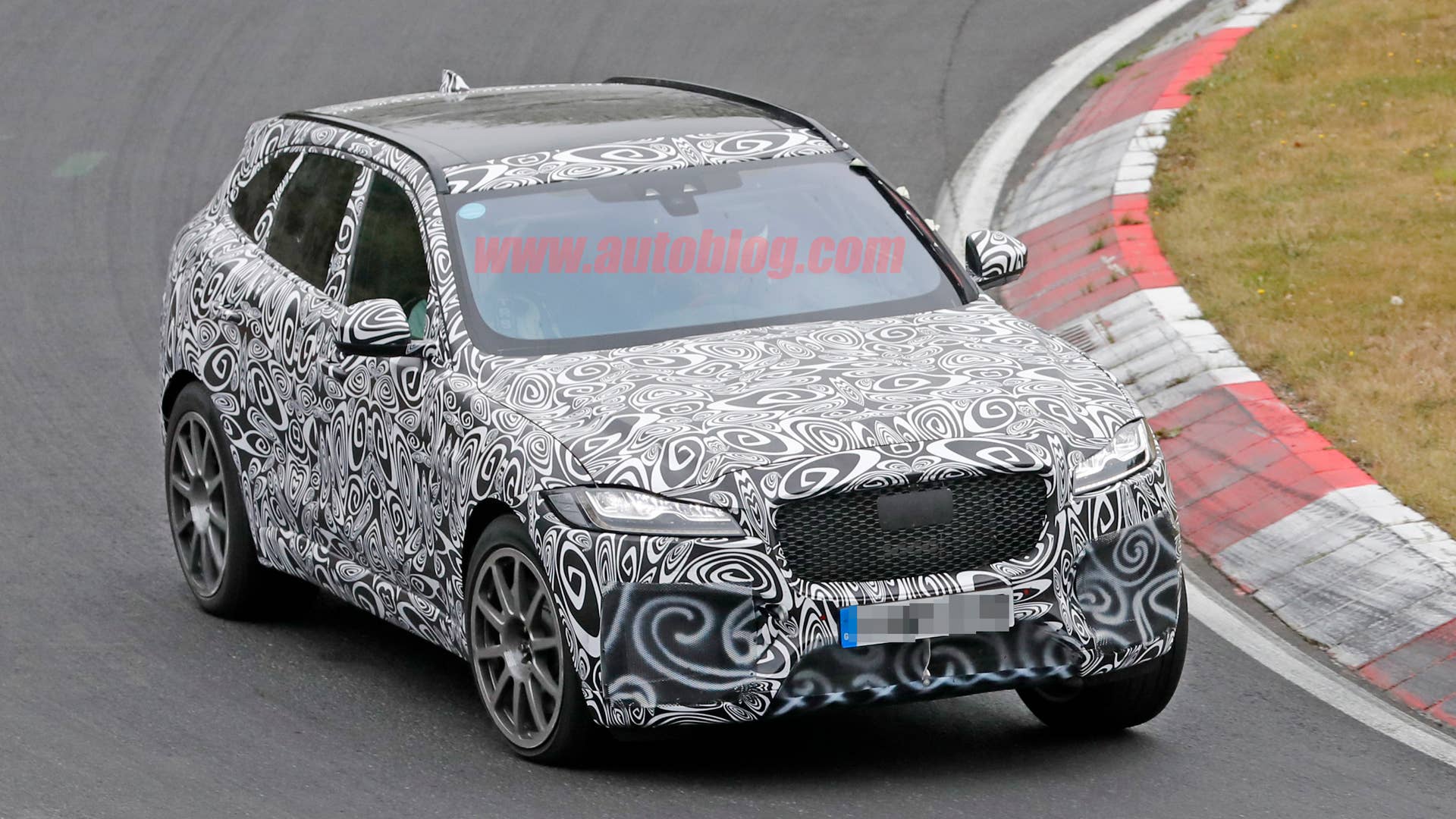 2019 Jaguar F-Pace R front right 3/4