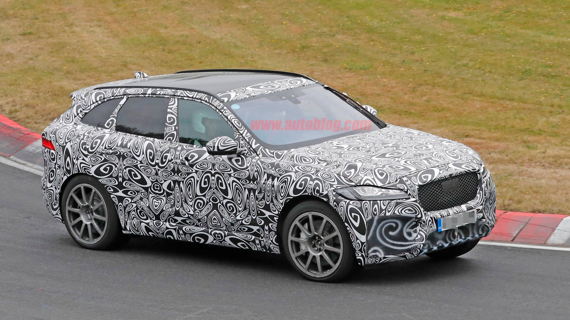 2019 Jaguar F-Pace R front right 3/4