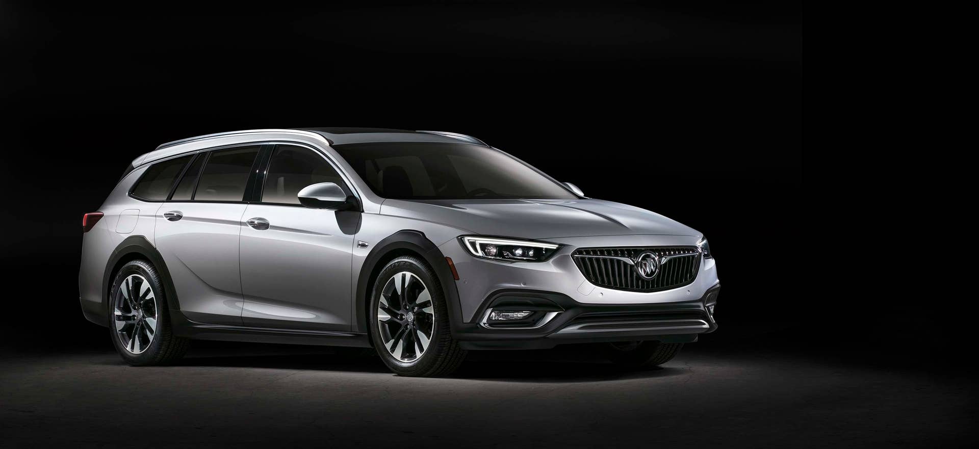 2018 buick regal tourx side