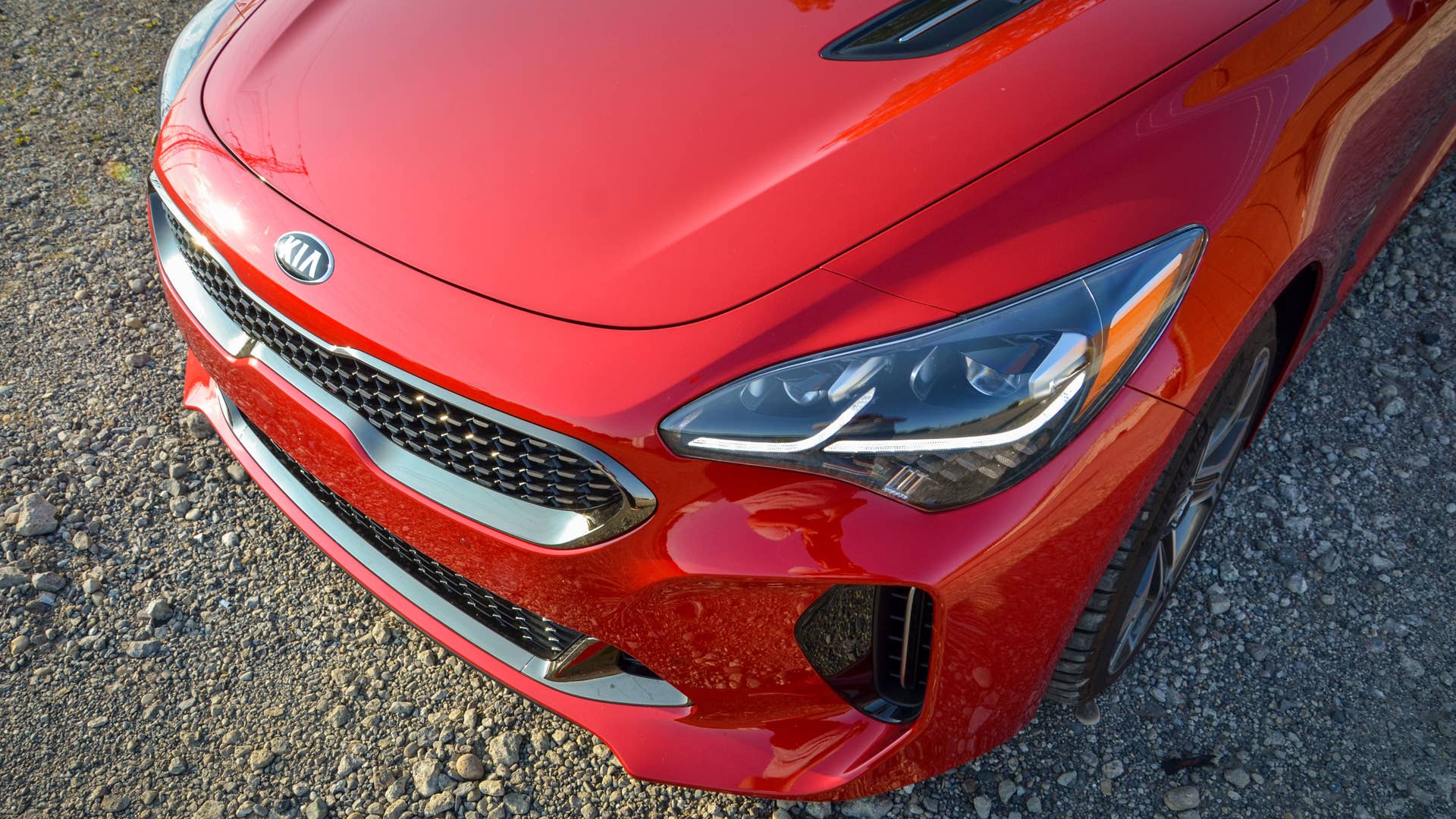 2018 Kia Stinger GT hood