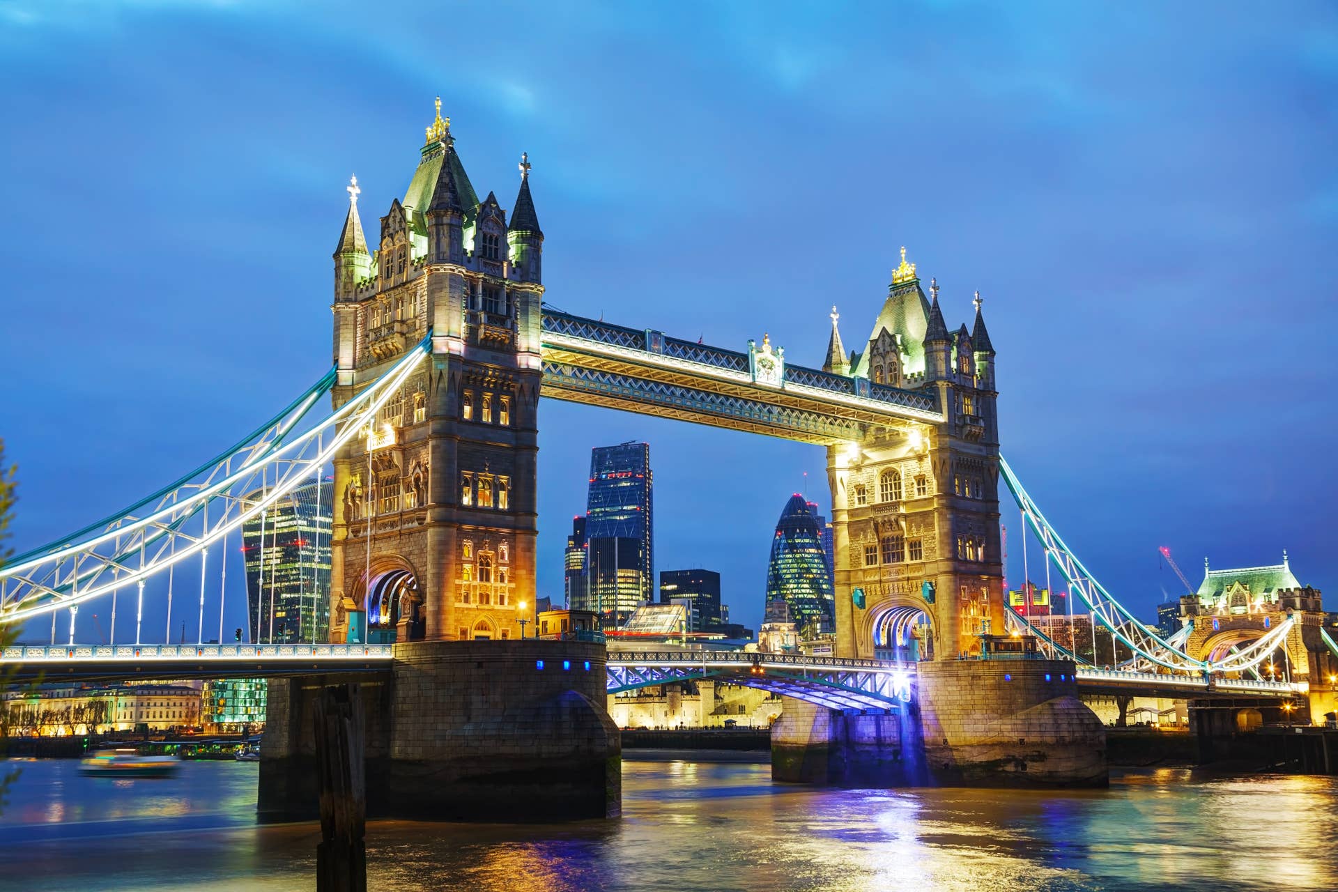 Tower bridge in London, Great Britain in the night
