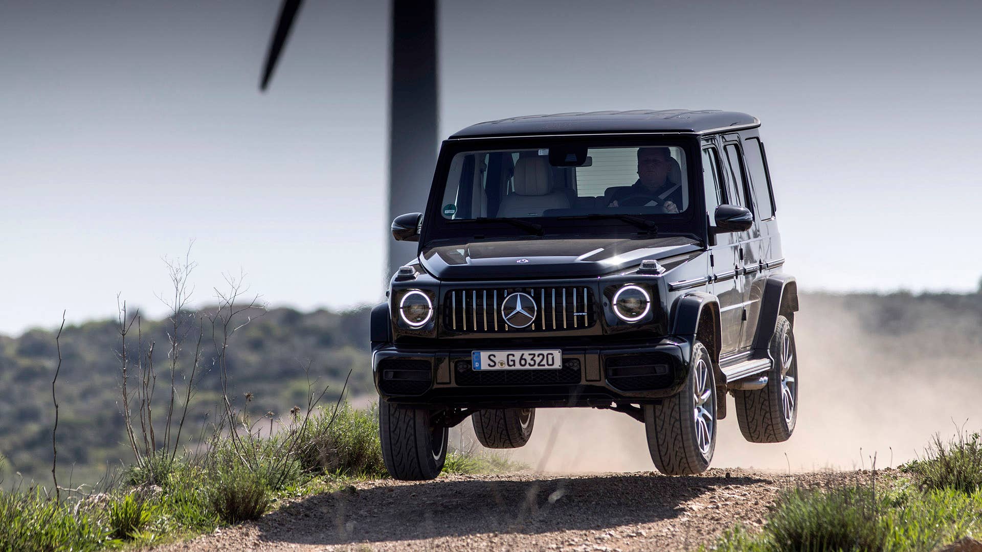 Mercedes-AMG G 63, obsidian black metallic, AMG Exclusive nappa leather macchiato beige/ espresso brown. Kraftstoffverbrauch kombiniert: 13,1 l/100 km; CO2-Emissionen kombiniert: 299 g/km // Mercedes-AMG G 63, obsidian black metallic, AMG Exclusive nappa leather macchiato beige/espresso brown. Fuel consumption combined: 13.1 l/100 km; Combined CO2 emissions: 299 g/km.