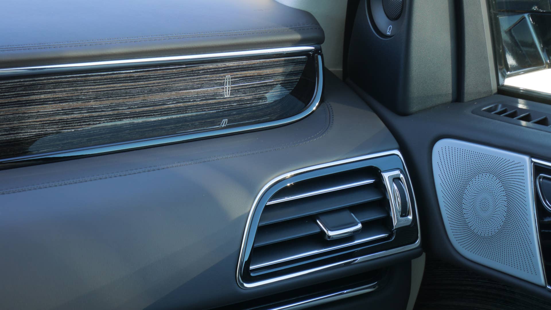 Navigator Black Label "Chalet" interior