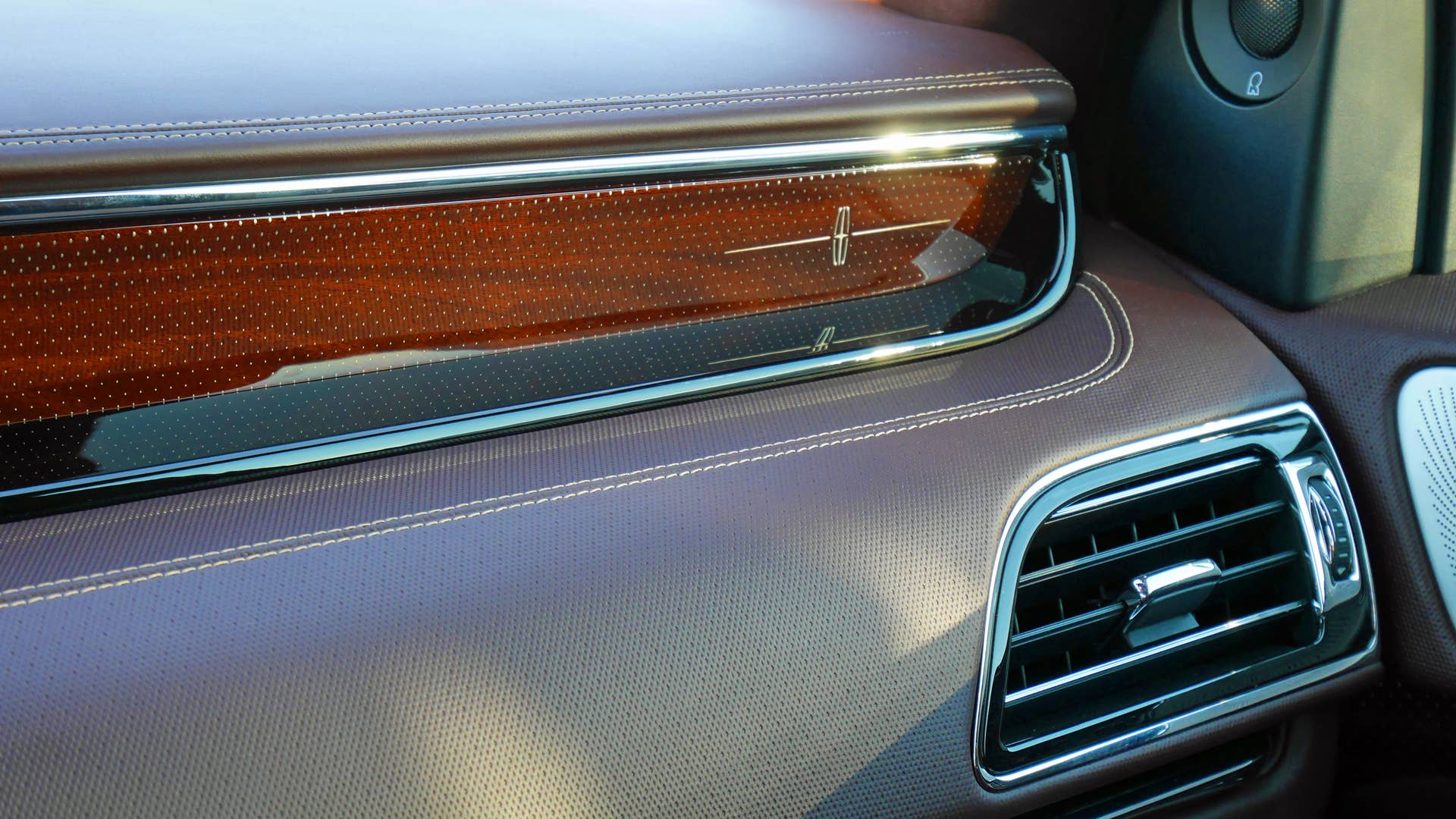 Navigator Black Label "Destination" interior