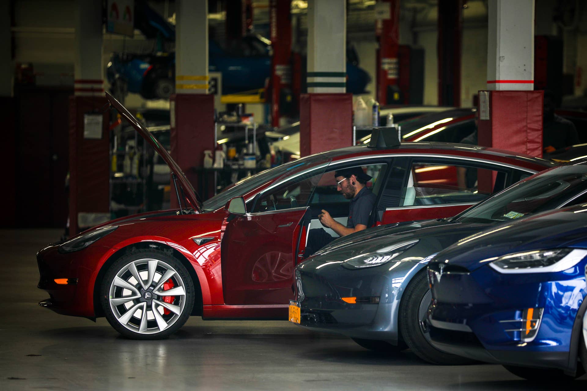 NEW YORK, NY - AUGUST 7: Tesla cars sit inside the service garage at a Tesla dealership in the Red Hook neighborhood in Brooklyn, August 7, 2018 in New York City. On Tuesday, Elon Musk told Tesla employees that he is considering taking the electric car company private, claiming that it may be the best path forward for the company. Shares of Tesla rose over 10 percent after the announcement. (Photo by Drew Angerer/Getty Images)