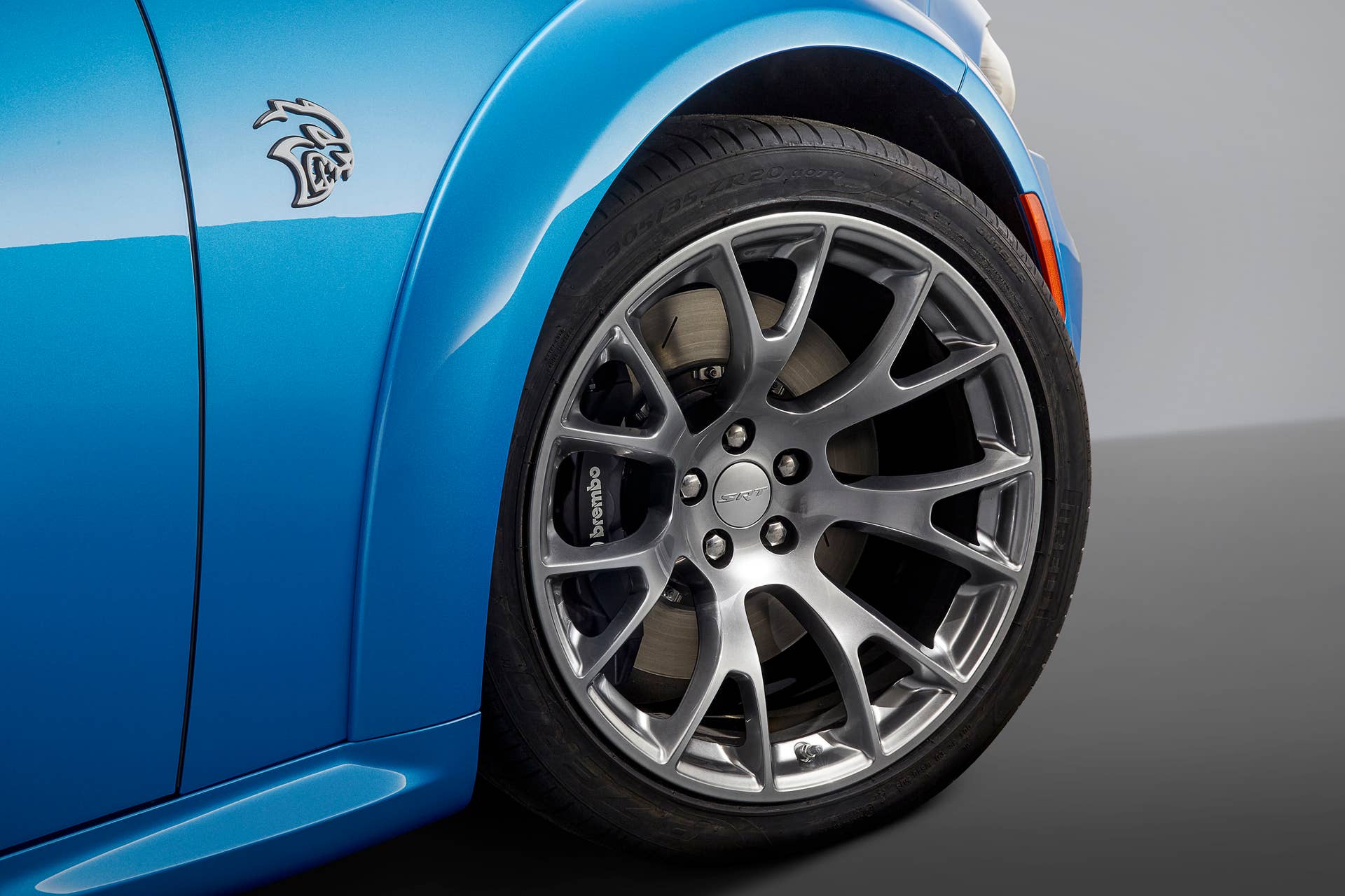 2020 Dodge Charger SRT Hellcat Widebody Daytona 50th Anniversary Edition features 20- by 11-inch “Warp Speed” wheels with a unique Satin Carbon finish