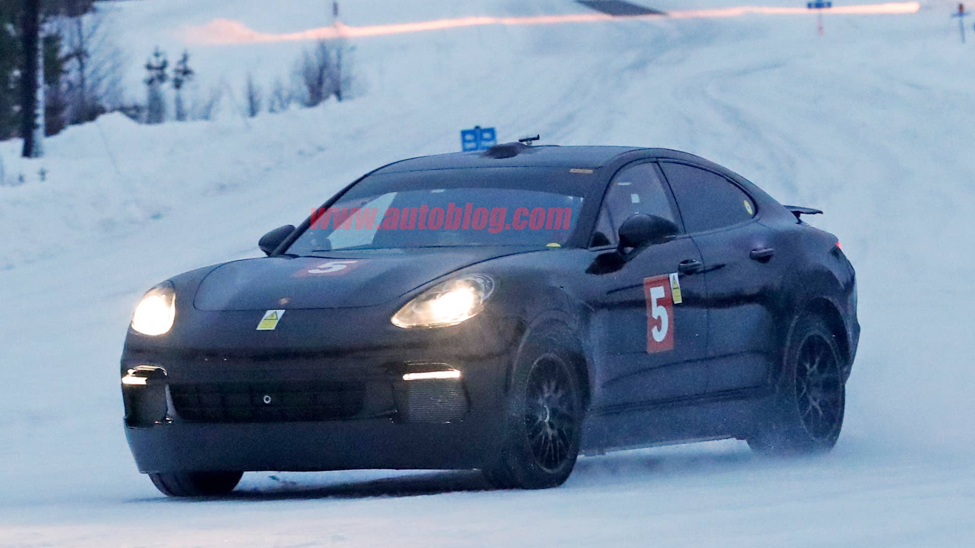 2018 Porsche Cayenne Coupe front 3/4