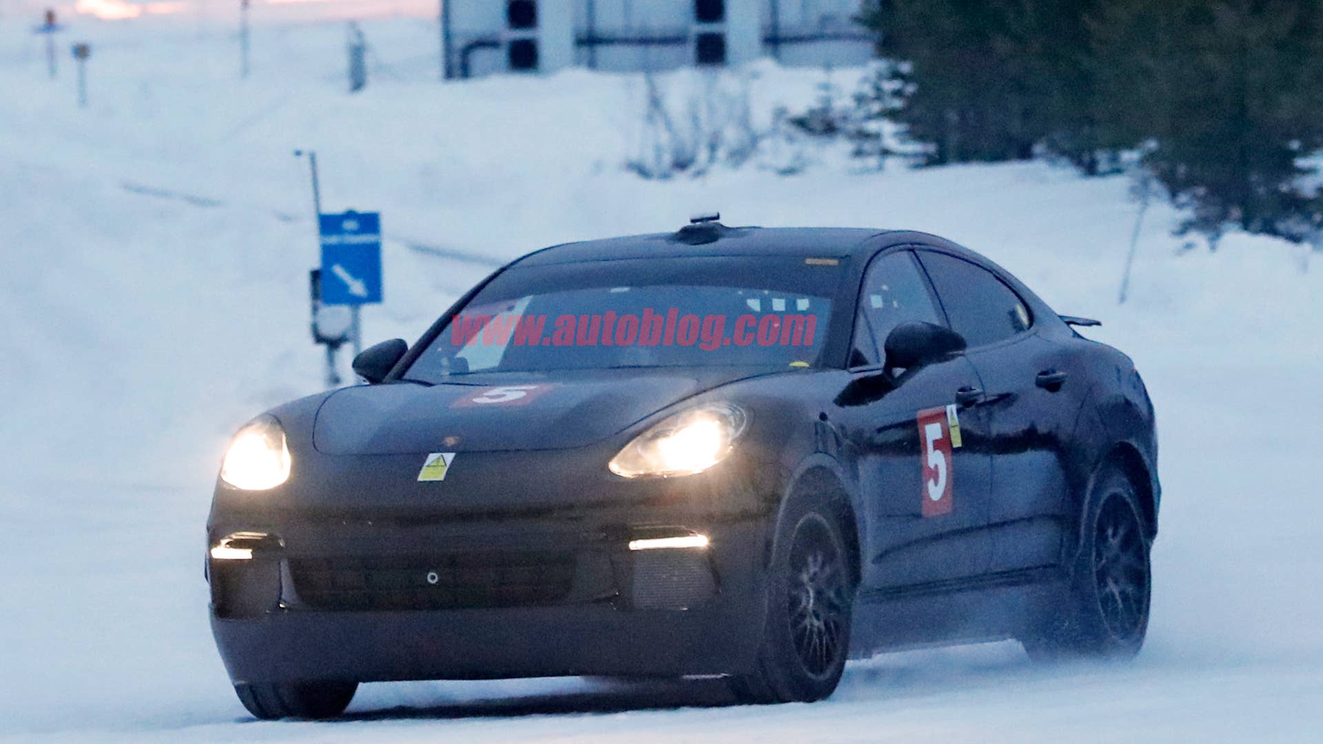 2018 Porsche Cayenne Coupe front 3/4