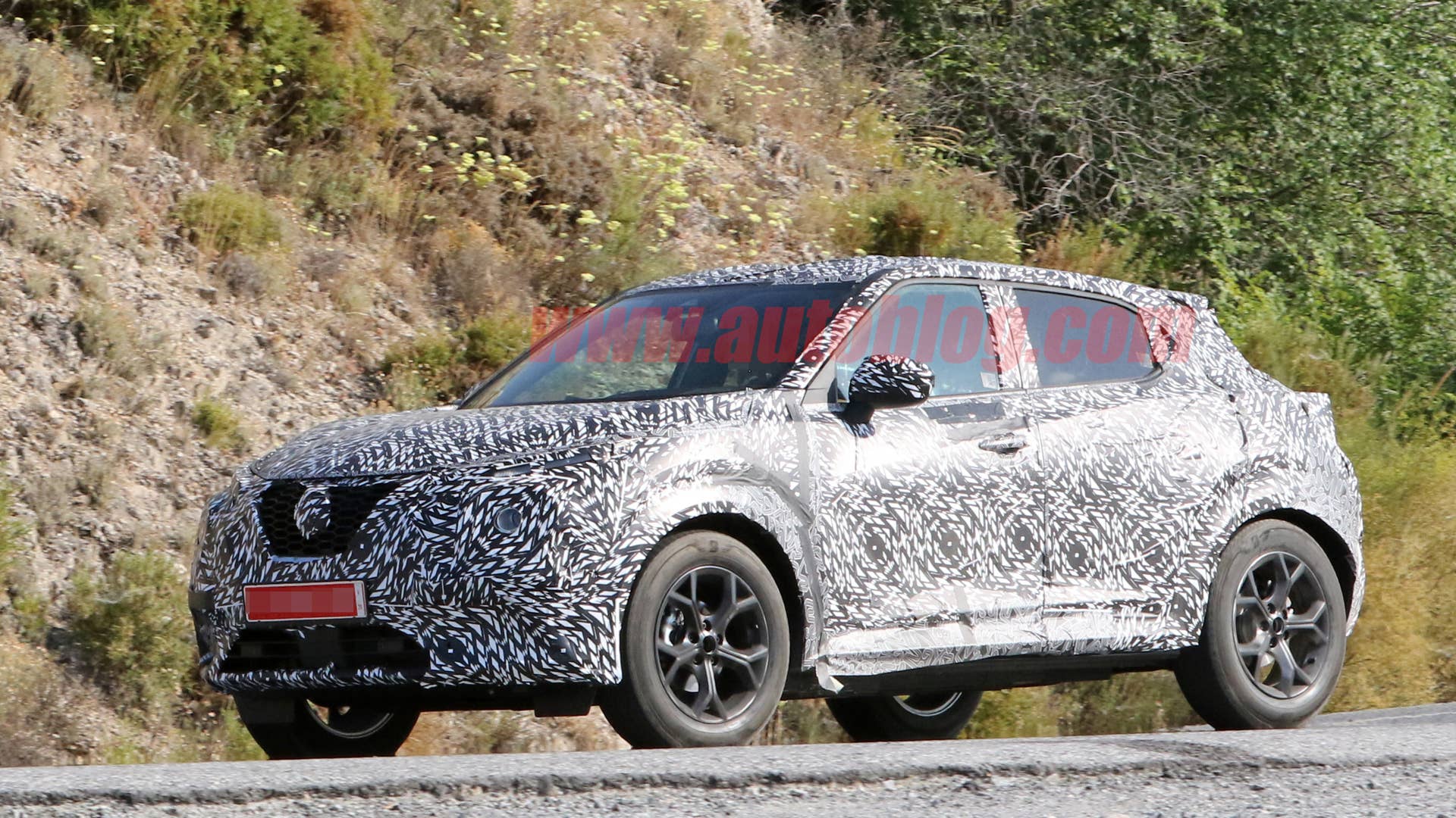 New Nissan Juke spy photos