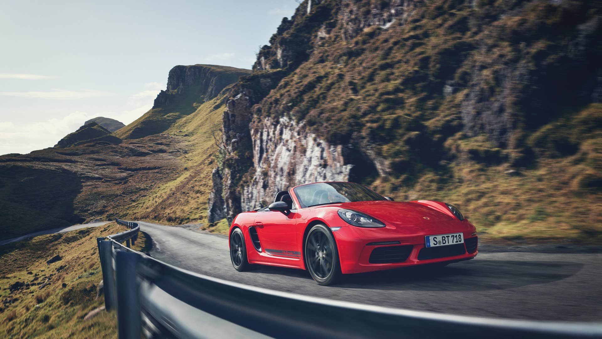 Porsche 718 Cayman T and 718 Boxster T
