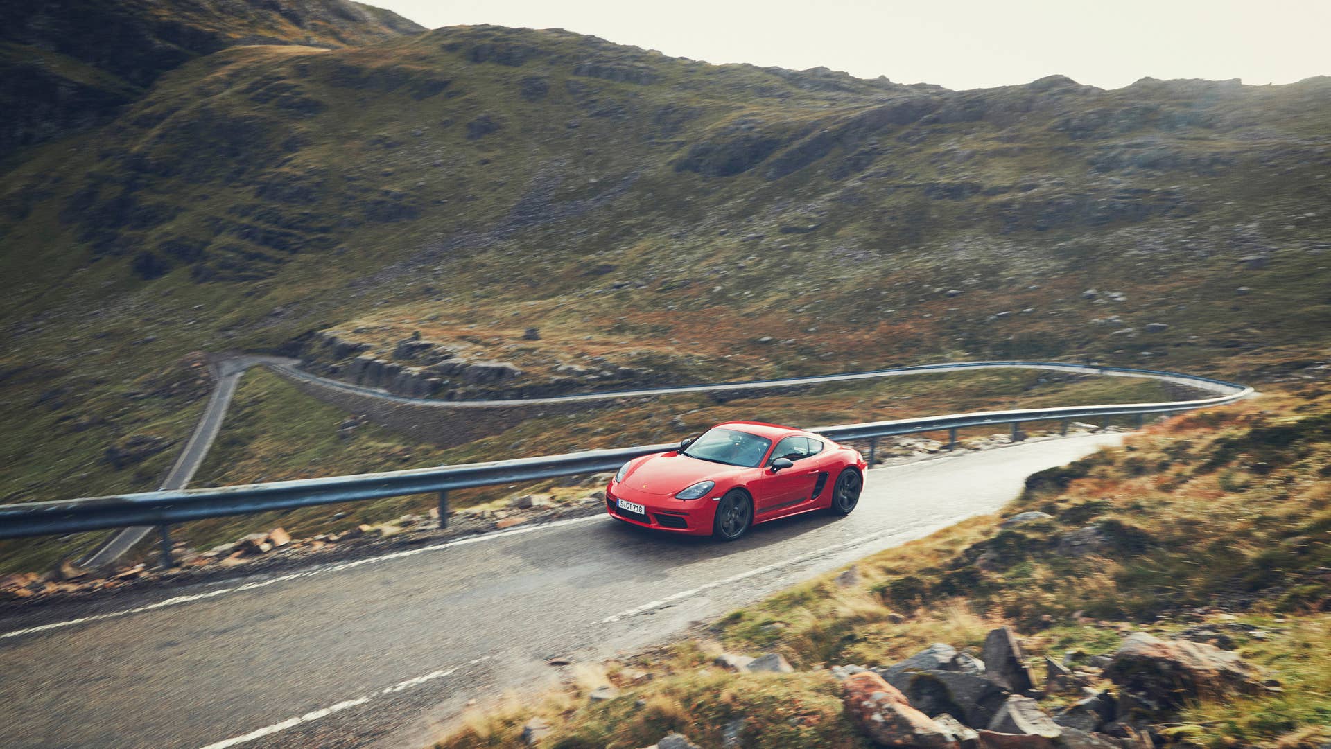 Porsche 718 Cayman T and 718 Boxster T