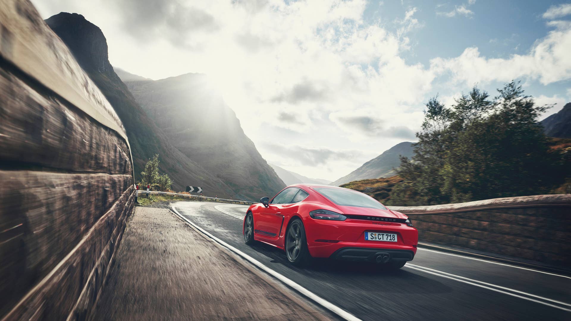 Porsche 718 Cayman T and 718 Boxster T