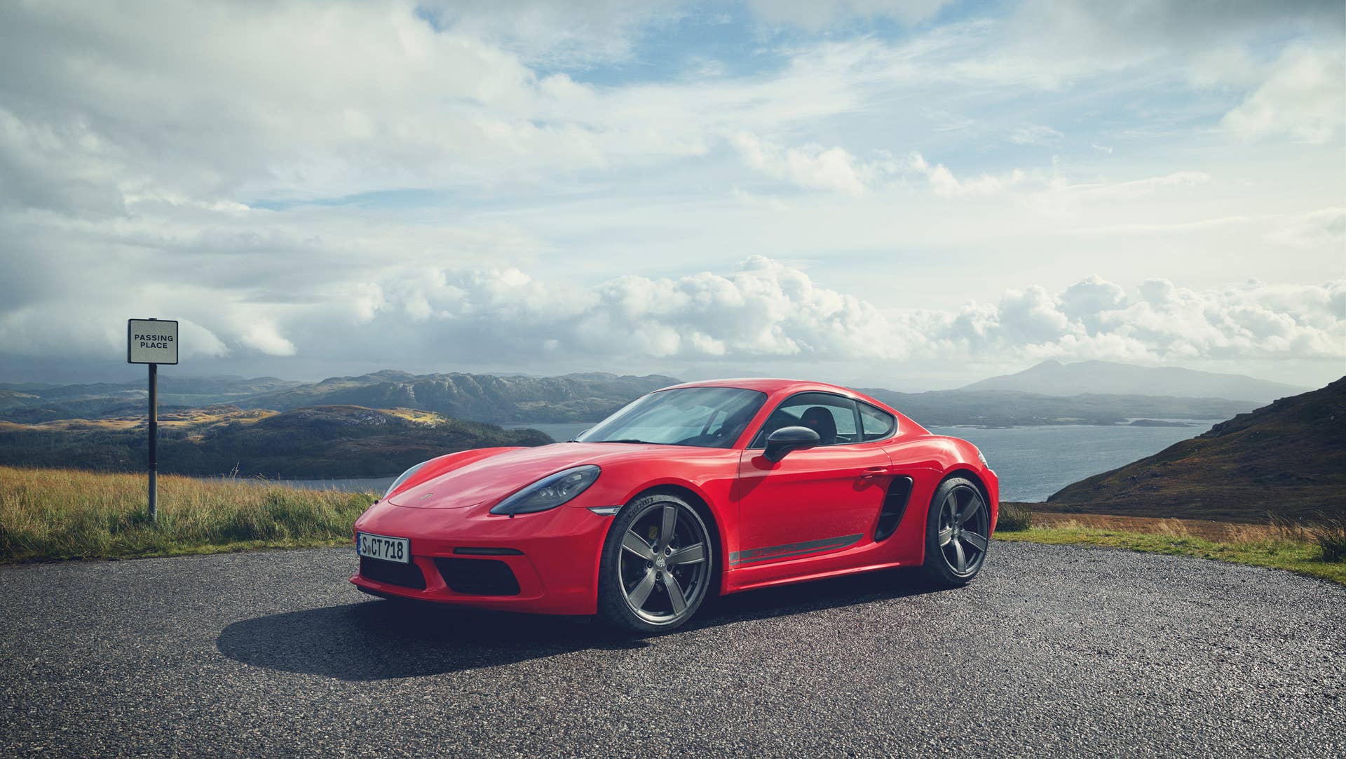 Porsche 718 Cayman T and 718 Boxster T
