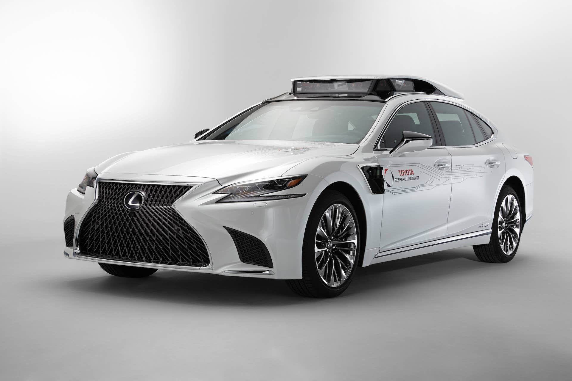 Toyota TRI-P4 Lexus LS500h / CES