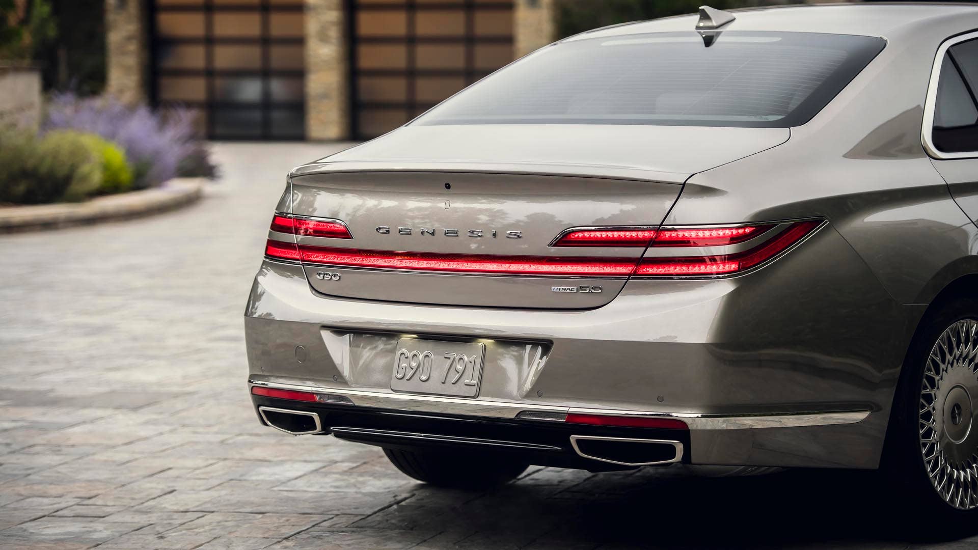 Genesis G90 Photo: James Lipman