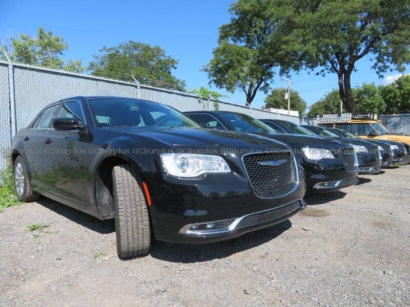 Ex-G7 Canadian Chrysler 300Cs