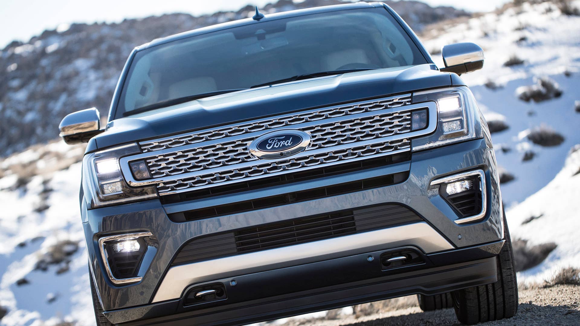 Available LED headlamps integrated in the grille give the all-new Ford Expedition a powerful, yet sophisticated persona.