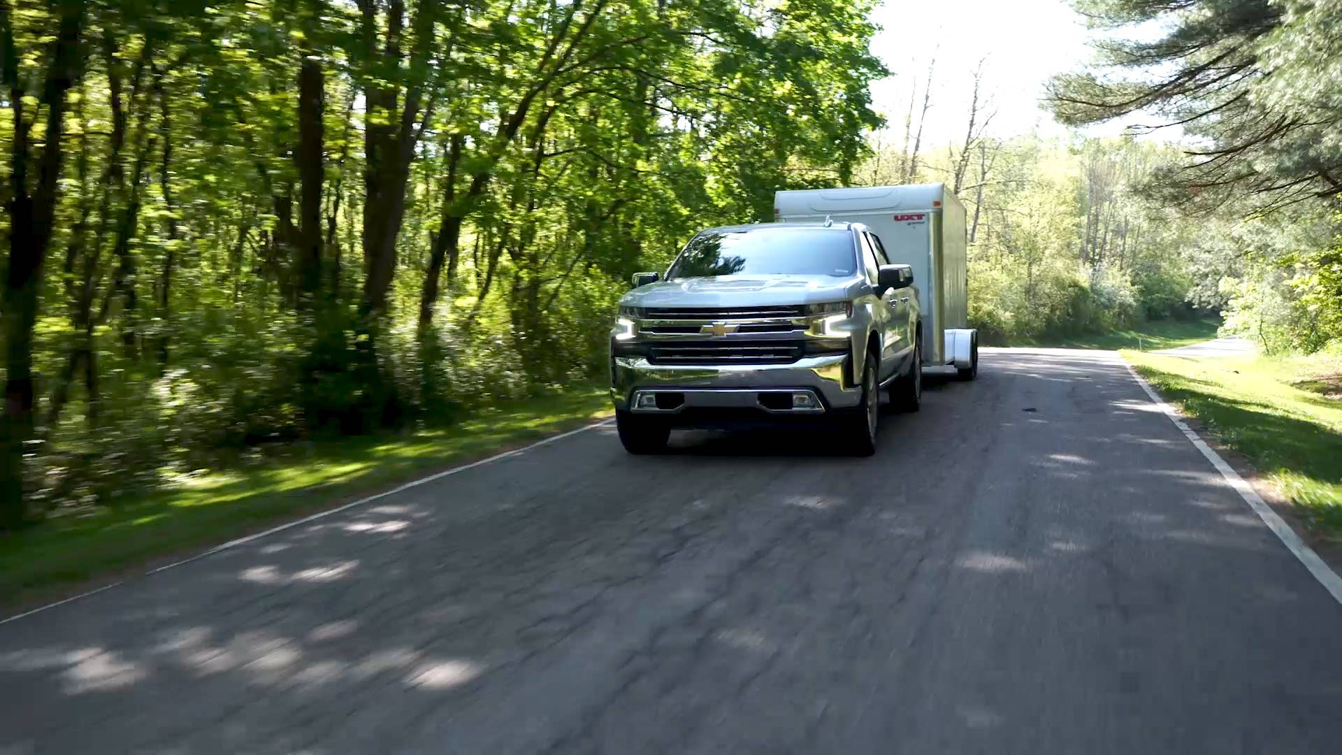 The all-new 2019 Silverado 1500 will introduce four levels of towing features to provide customers more confidence, better visibility, easier hitching and improved connectivity between the truck and trailer.
