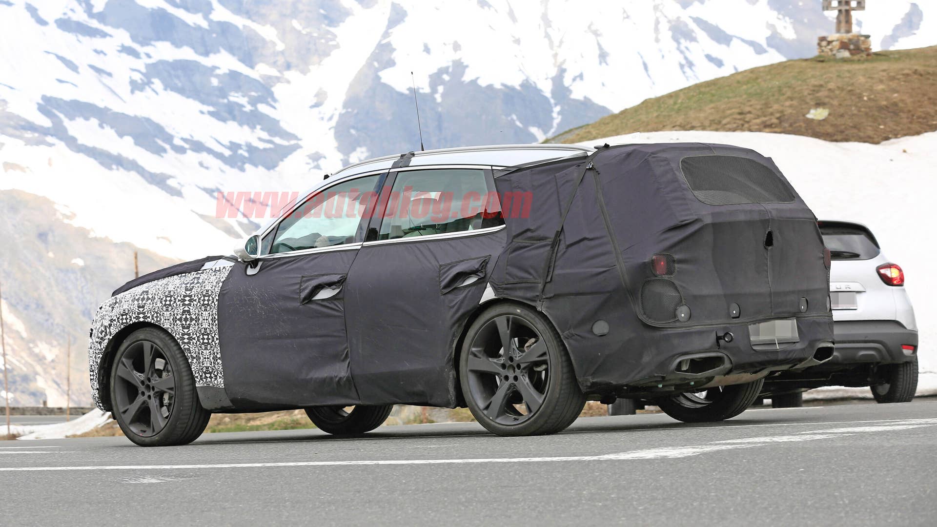 Genesis GV80 spied