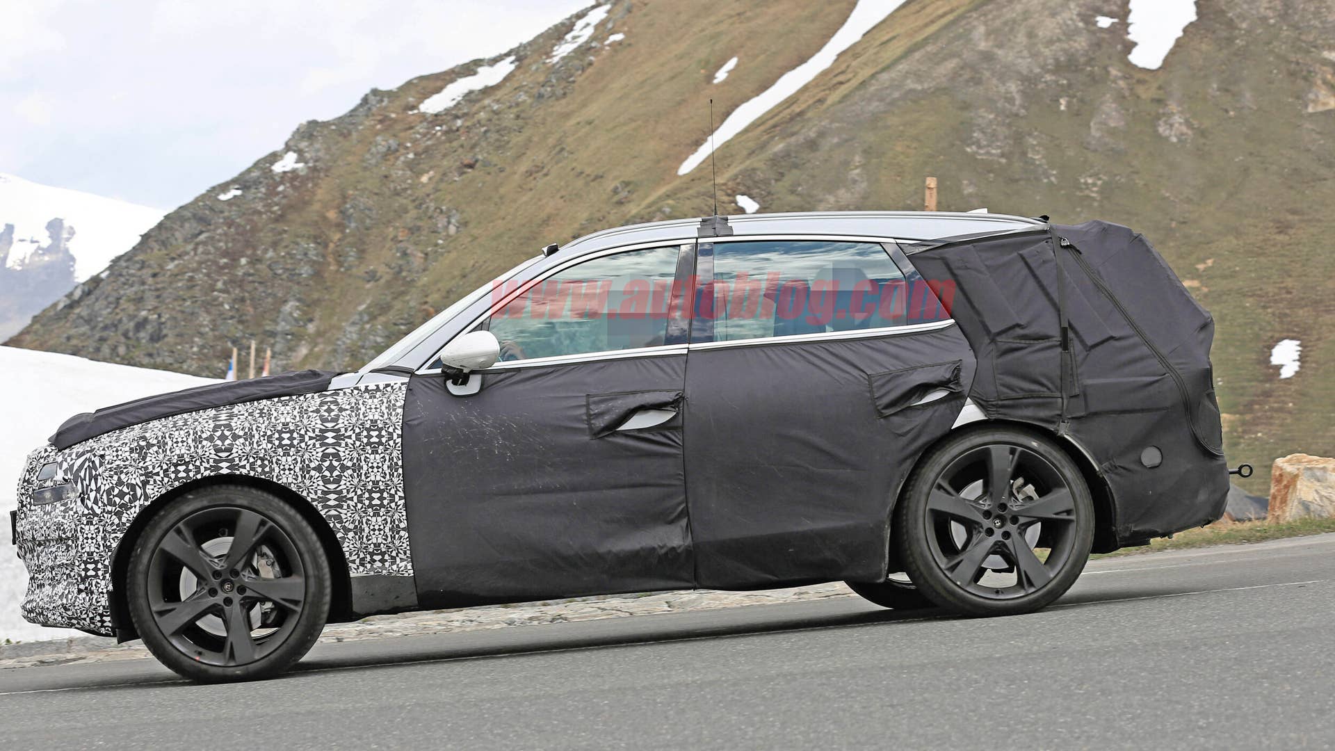 Genesis GV80 spied
