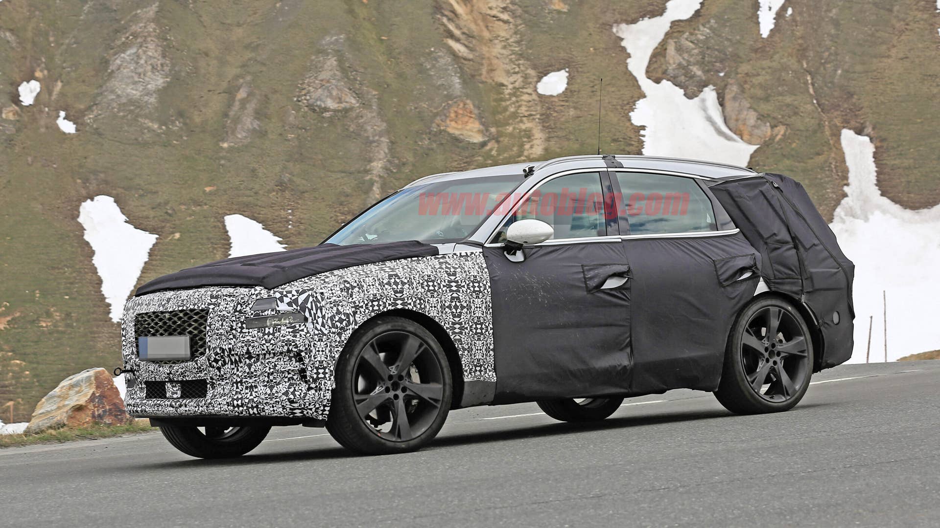 Genesis GV80 spied