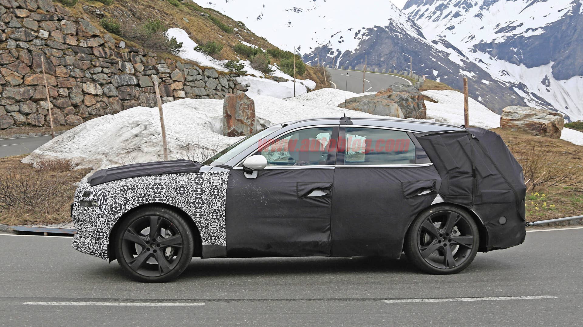 Genesis GV80 spied