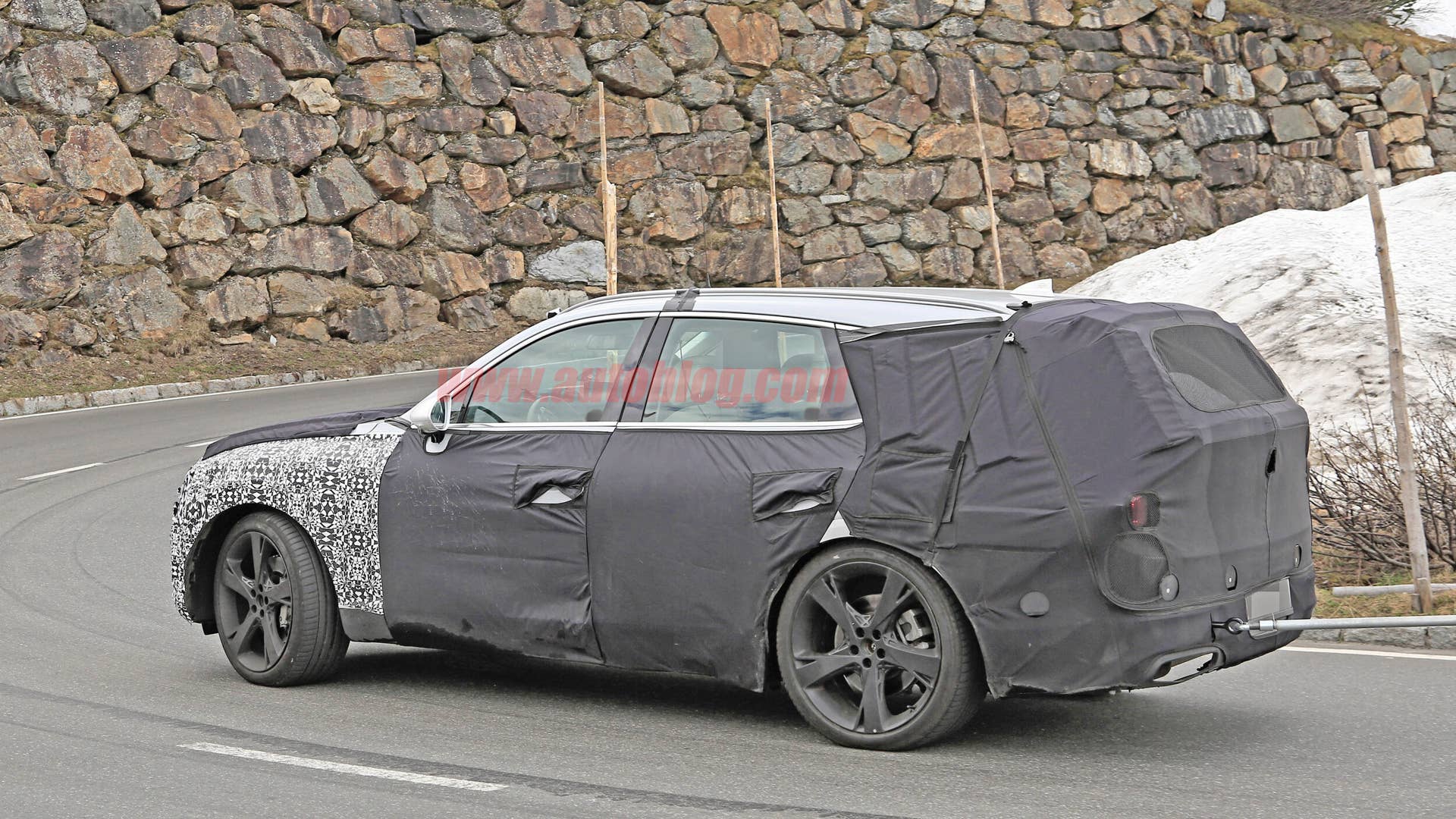 Genesis GV80 spied