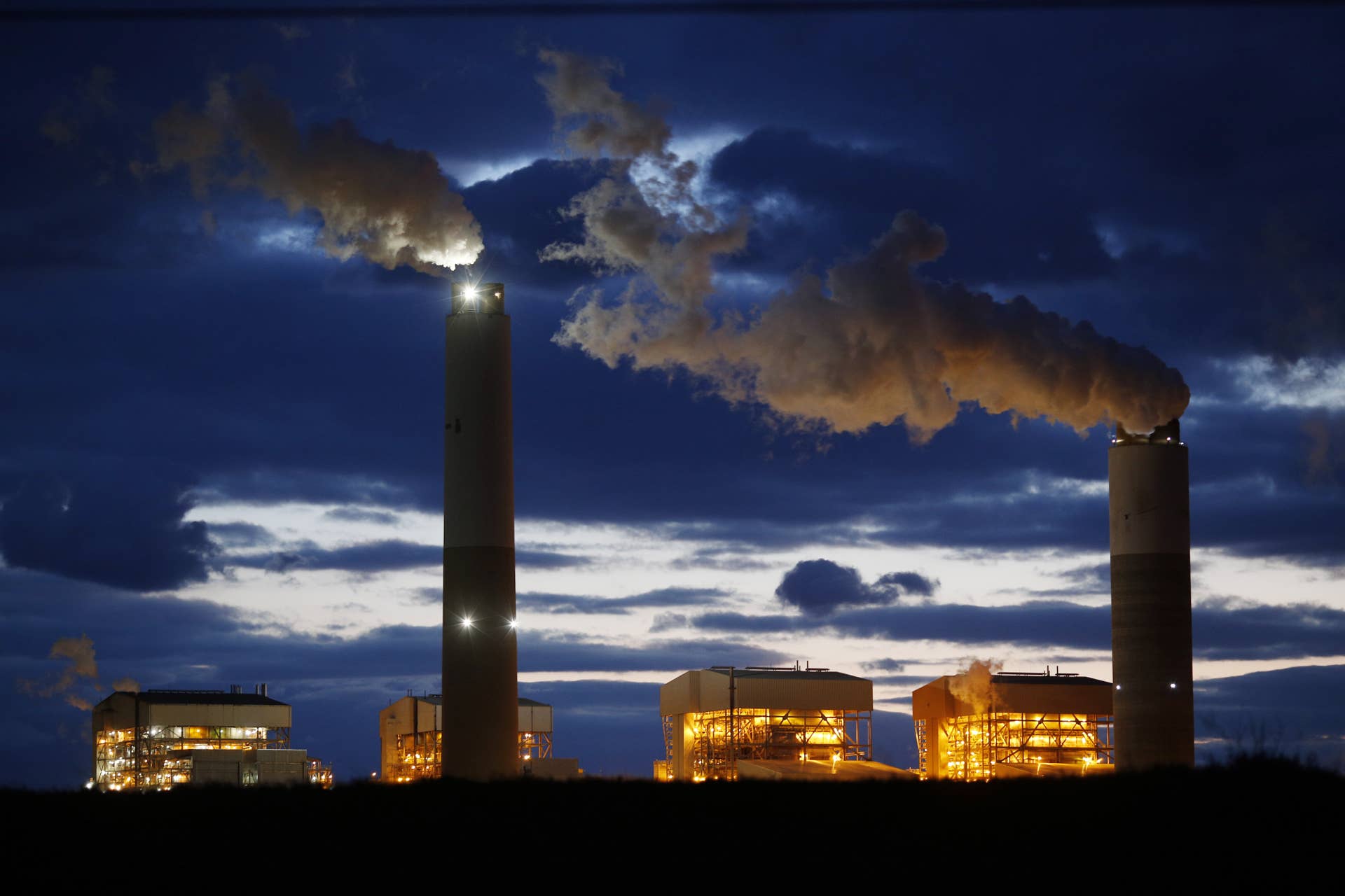 Emissions rise from the coal fired Santee Cooper Cross Generating Station power plant at dusk in Pineville, South Carolina, U.S., on Wednesday, March 21, 2018. Construction of new coal plants around the world fell for the second year in a row in 2017 as the world's biggest polluters began to restrict new projects and explore other technologies. Photographer: Luke Sharrett/Bloomberg via Getty Images