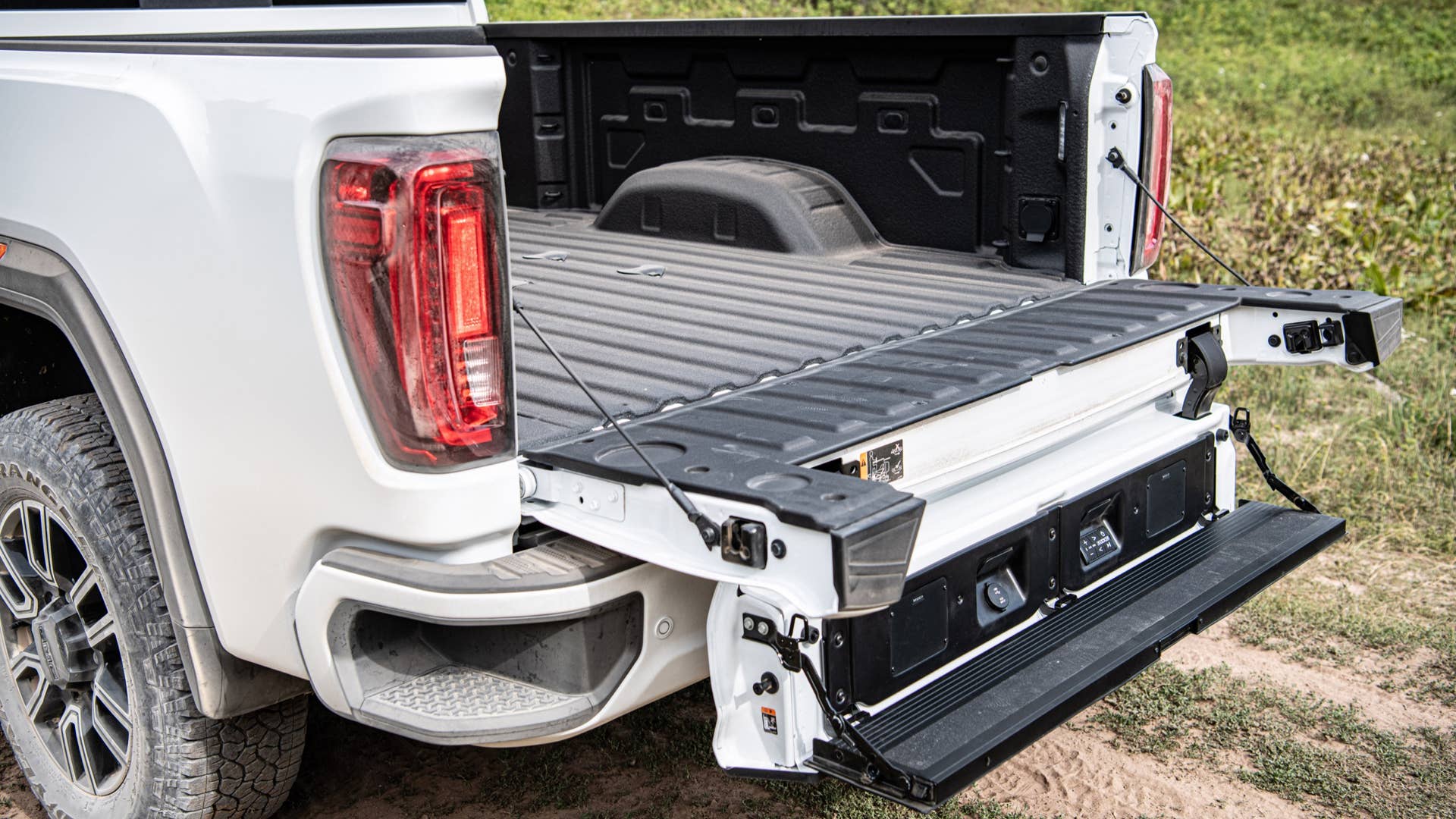 2020 GMC Sierra HD AT4 MultiPro tailgate