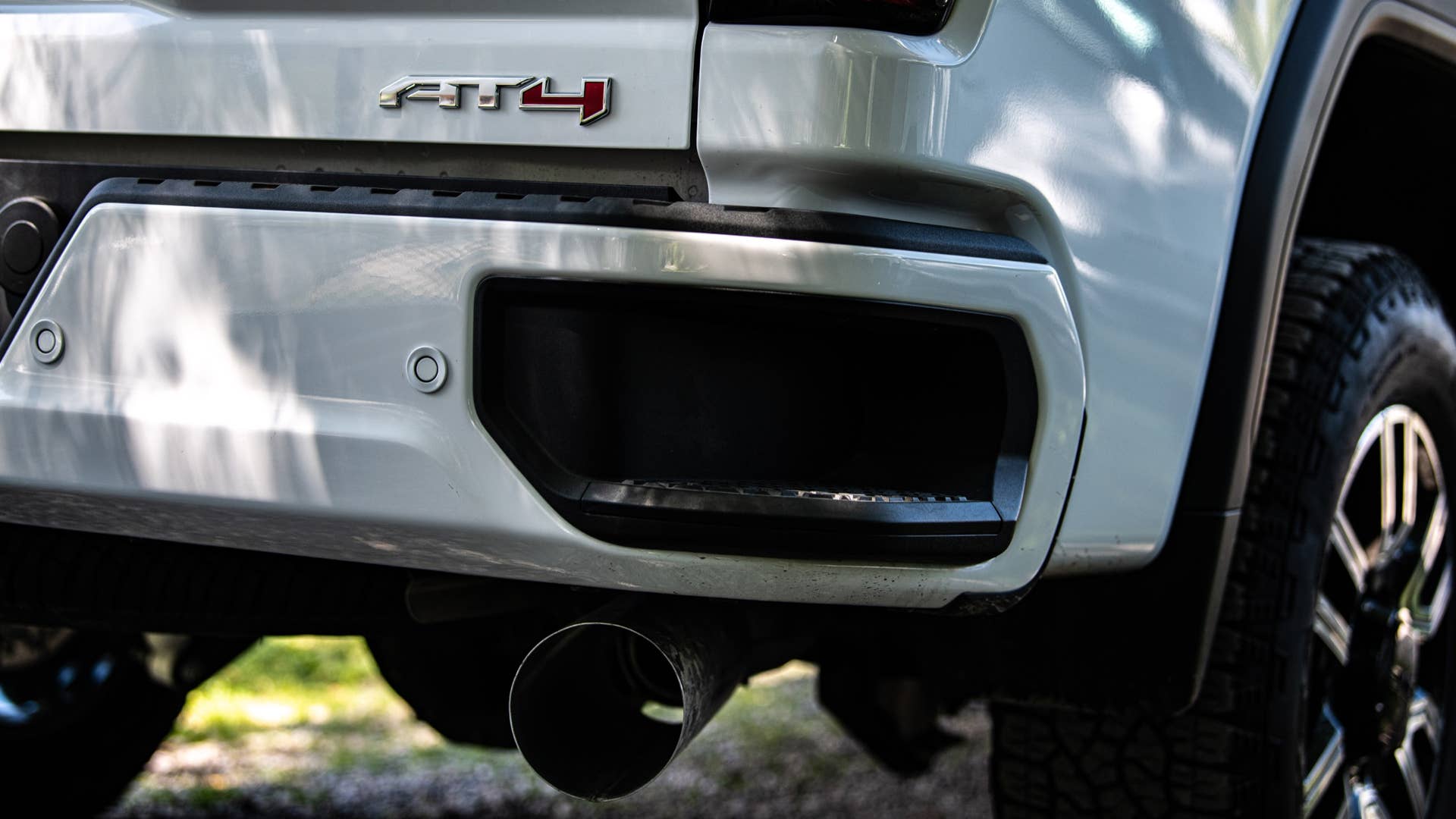 2020 GMC Sierra HD AT4 rear step
