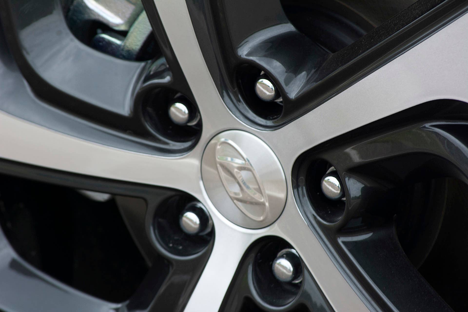 2016 Hyundai Tucson wheel detail
