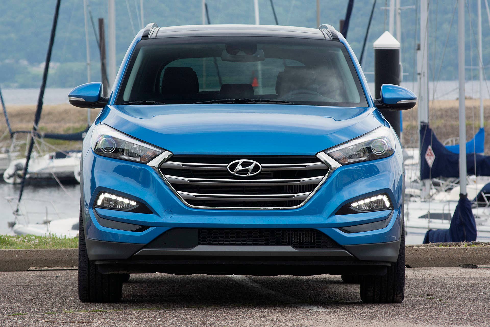 2016 Hyundai Tucson front view