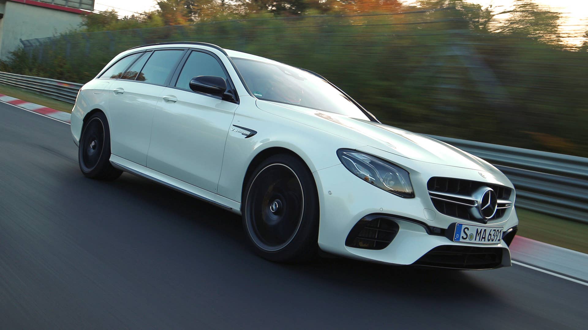 Mercedes-AMG E 63 S 4MATIC+ T-Modell auf der Nordschleife;Kraftstoffverbrauch kombiniert: 9,1 l/100 km; CO2-Emissionen kombiniert: 206 g/km* Mercedes-AMG E 63 S 4MATIC+ Estate on the Nordschleife Circuit;Fuel consumption, combined: 9.1 l/100 km, CO2 emissions, combined: 206 g/km*