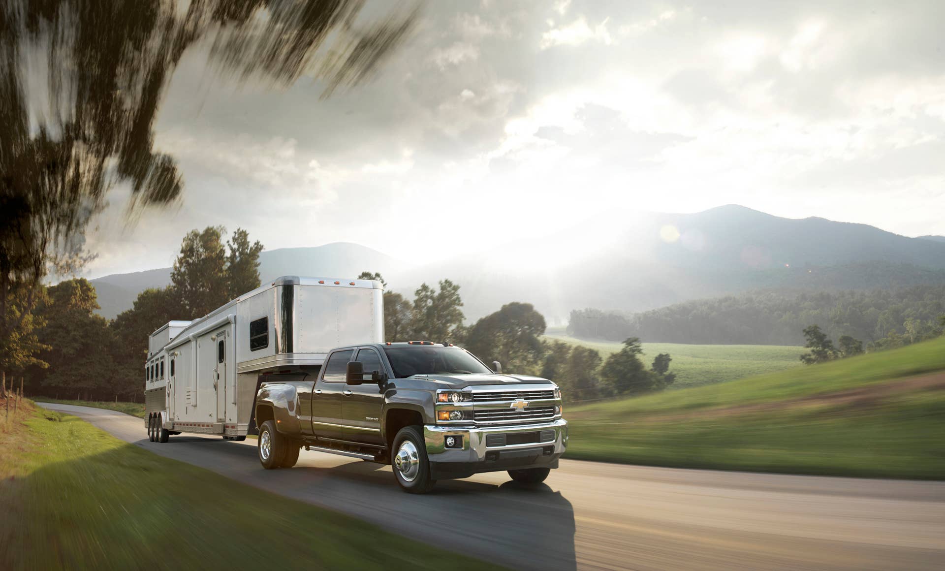 2015 Chevrolet Silverado 3500 HD LTZ crew cab dualie trailer