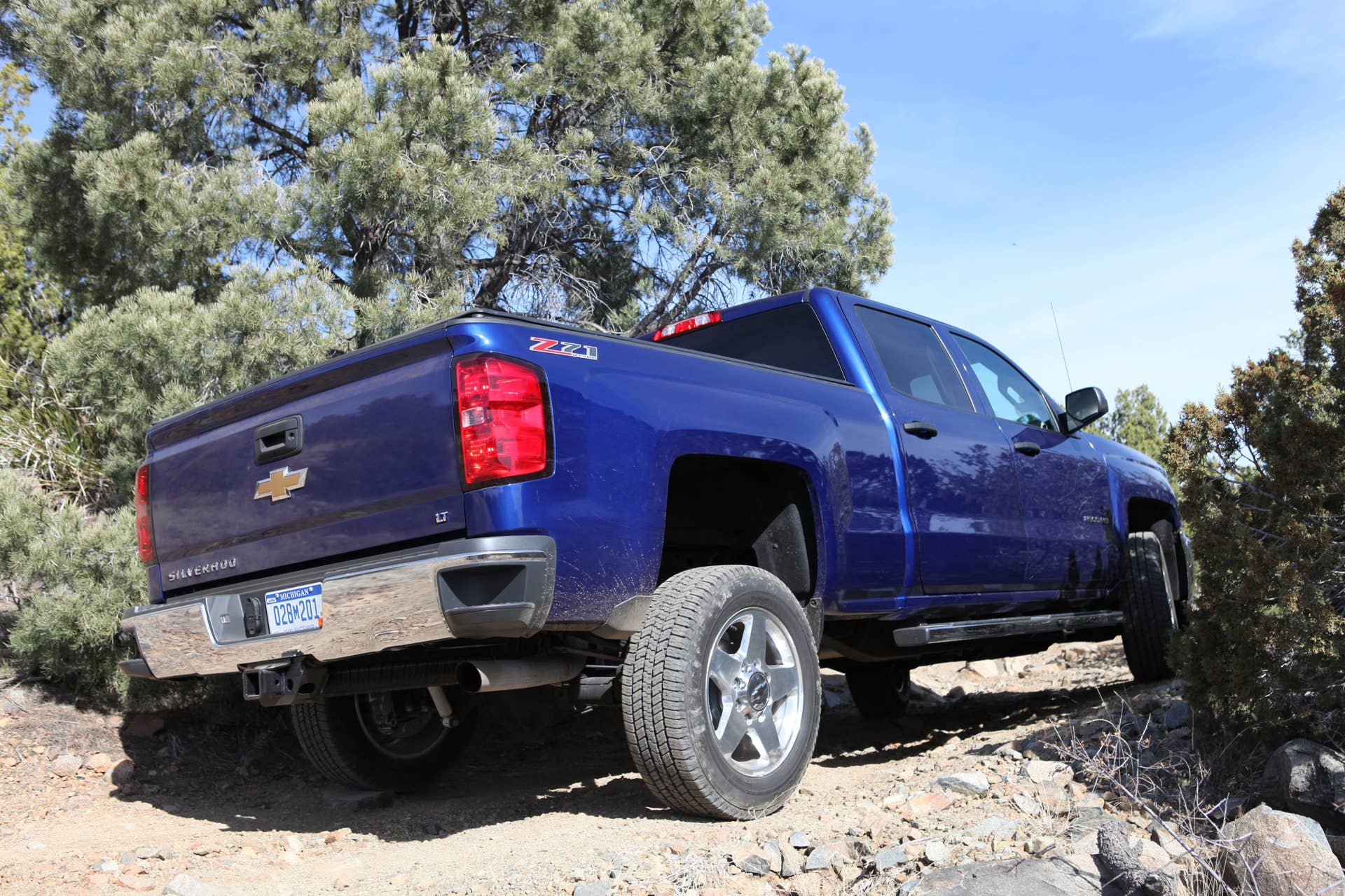 2015 Chevrolet Silverado LT 2500HD Z71 rear 3/4