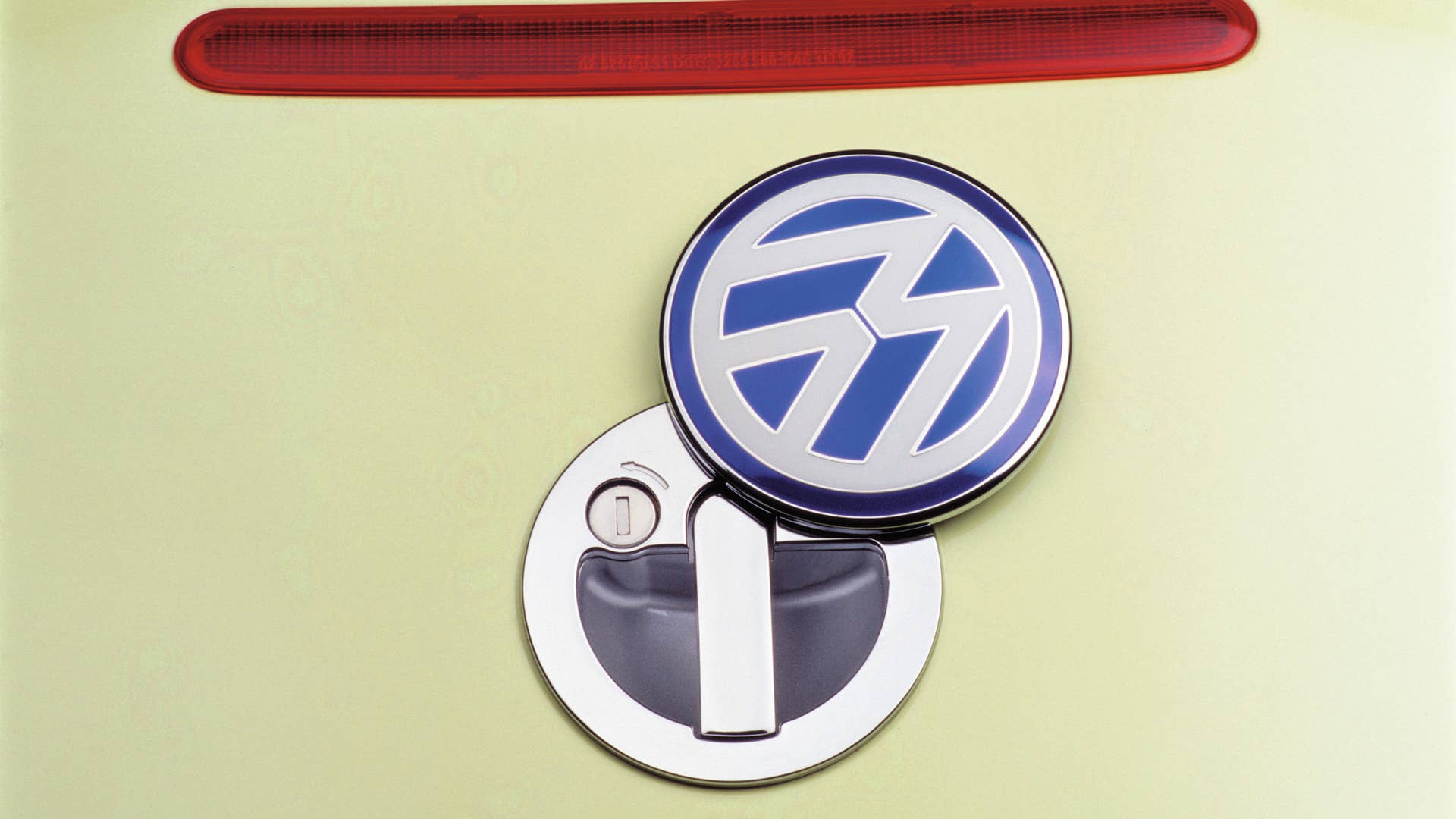 Volkswagen New Beetle hatchback latch